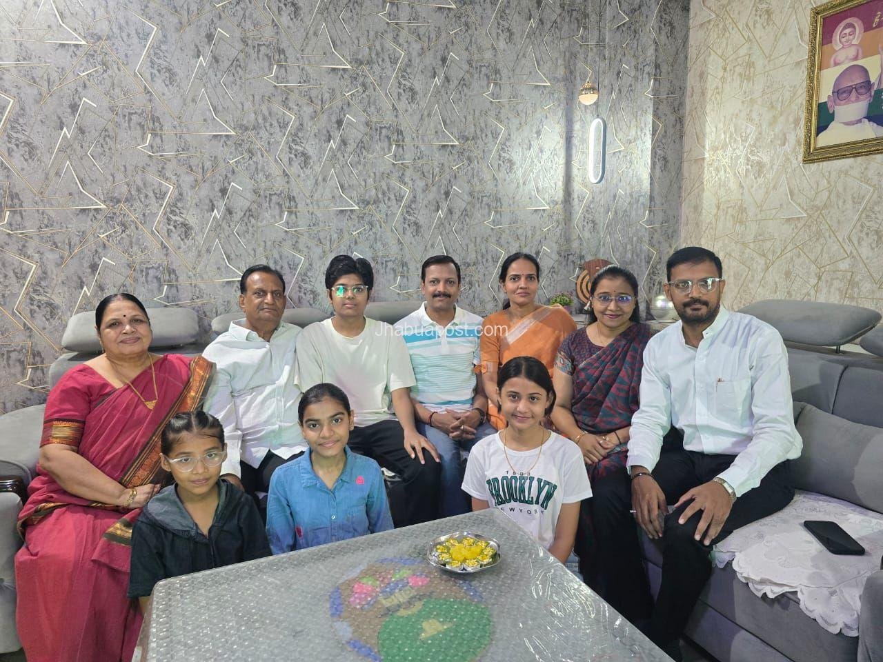 उदित भंडारी ने 12वीं में स्कूल टॉपर, परिवार का नाम किया रोशन 4 img 20250508 wa00123628075271194077872