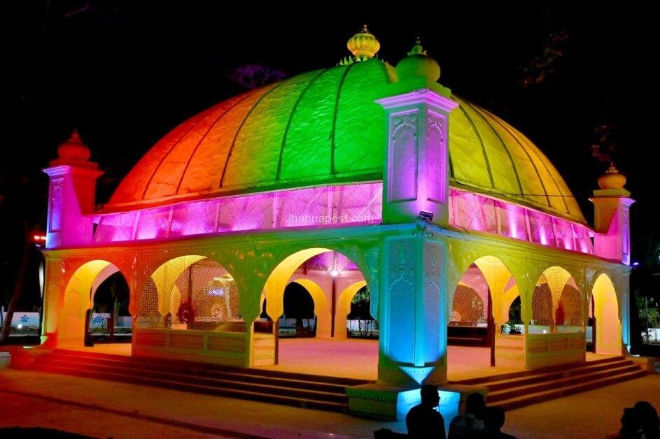 रतलाम की विरासत गुलाब चक्कर गुलाबी रोशनी में नहाया