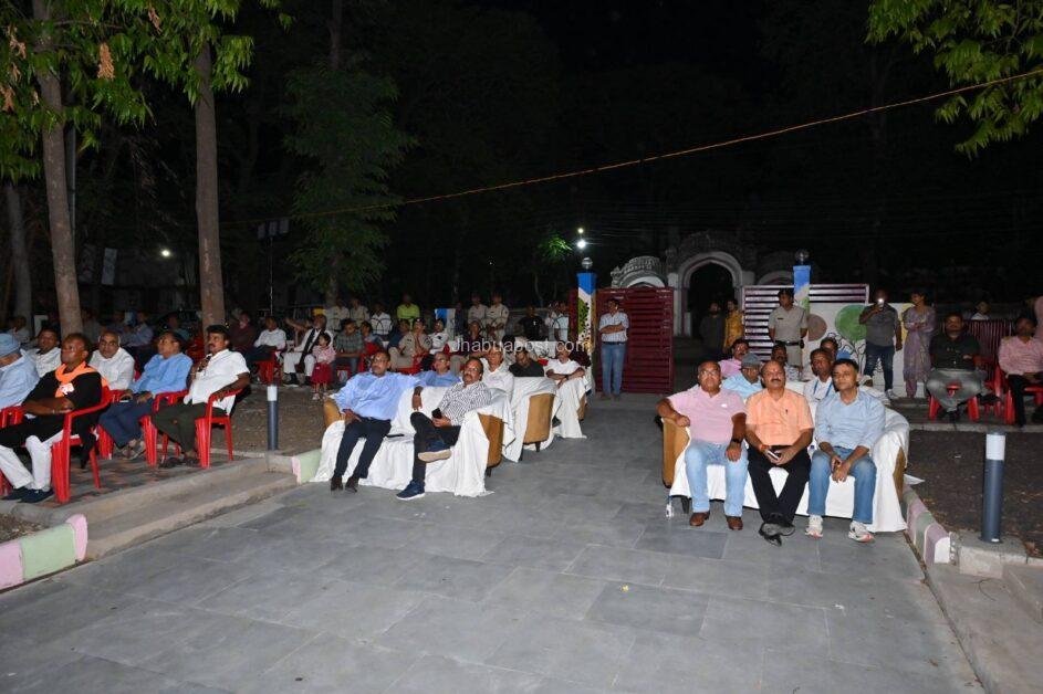 रतलाम की विरासत गुलाब चक्कर गुलाबी रोशनी में नहाया, जीर्णोद्धार के साथ आमजन के लिए खोला गया 2 रतलाम की विरासत गुलाब चक्कर गुलाबी रोशनी में नहाया