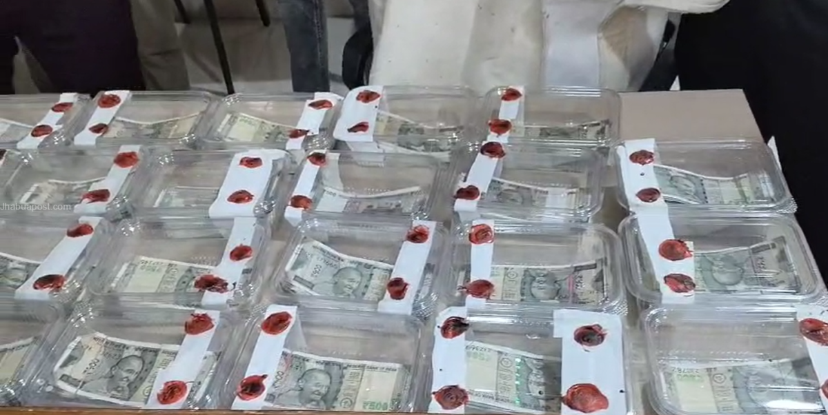 देवास में नकली नोट छापने वाला गिरोह पकड़ा गया, 16 लाख के जाली नोट जब्त 1 देवास में नकली नोट छापने वाला गिरोह पकड़ा गया, 16 लाख के जाली नोट जब्त