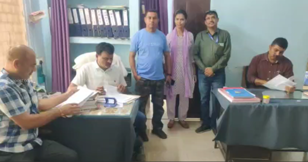 धार में लोकायुक्त कार्रवाई : सुपरवाइजर 4000 रुपये की रिश्वत लेते पकड़ी गईं 1 धार में लोकायुक्त कार्रवाई : सुपरवाइजर 4000 रुपये की रिश्वत लेते पकड़ी गईं