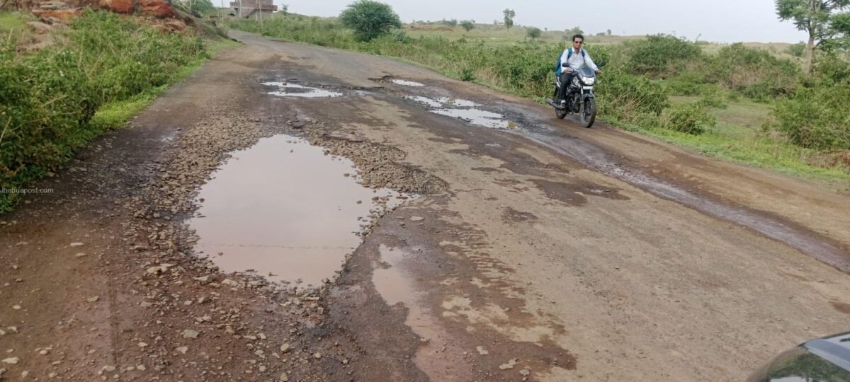 रतलाम से रानीसिंग रोड पूरी तरह क्षतिग्रस्त, जनहित में मरम्मत की मांग 5 रतलाम से रानीसिंह रोड पूरी तरह क्षतिग्रस्त, जनहित में मरम्मत की मांग