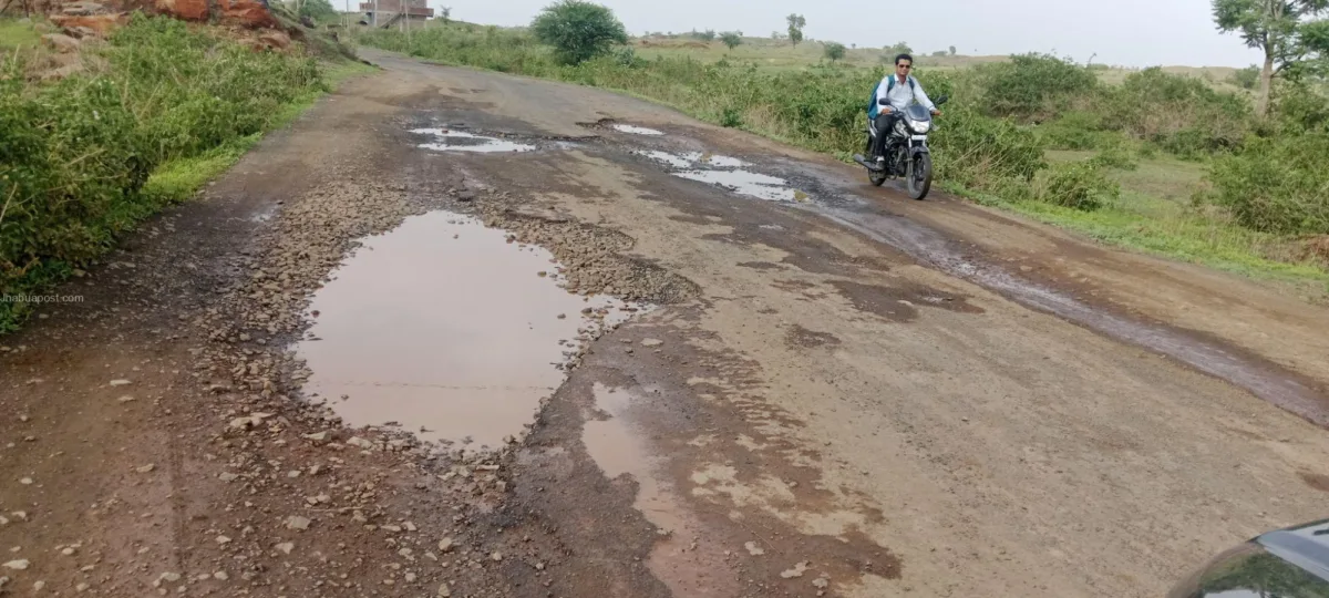 रतलाम से रानीसिंग रोड पूरी तरह क्षतिग्रस्त, जनहित में मरम्मत की मांग 1 रतलाम से रानीसिंह रोड पूरी तरह क्षतिग्रस्त, जनहित में मरम्मत की मांग