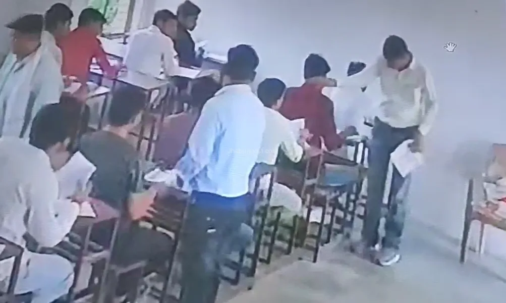 भिंड कलेक्टर का थप्पड़ कांड: परीक्षा में नकल पर कार्रवाई का वीडियो वायरल 1 भिंड कलेक्टर का थप्पड़ कांड: परीक्षा में नकल पर कार्रवाई का वीडियो वायरल