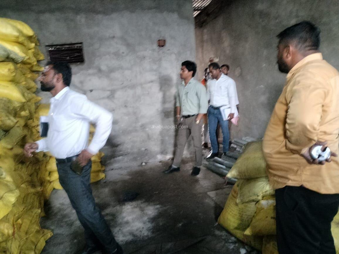 झाबुआ में कृषि विभाग की सख्त कार्रवाई: उर्वरक विक्रेता पर FIR, 8 बीज विक्रेताओं के लाइसेंस निलंबित 6 img 20250717 wa00417280413275461428214