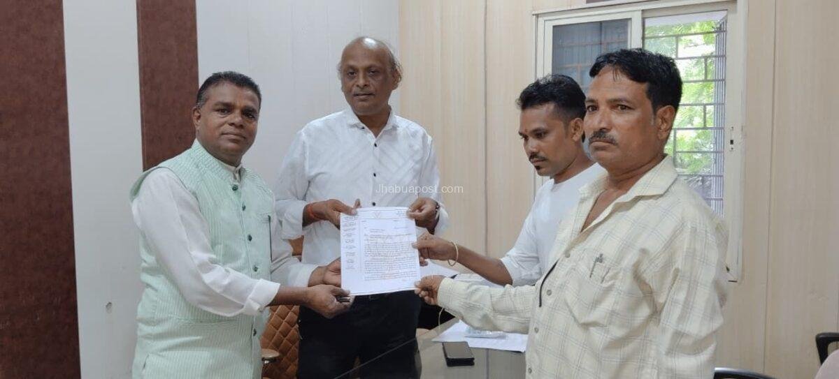 थांदला । पार्षद ने उठाए नगर परिषद की कार्यप्रणाली पर सवाल, पार्षद बोले - नगर बेहाल, योजनाओं की जानकारी तक नहीं 1 img 20250724 wa00802995967126907901798