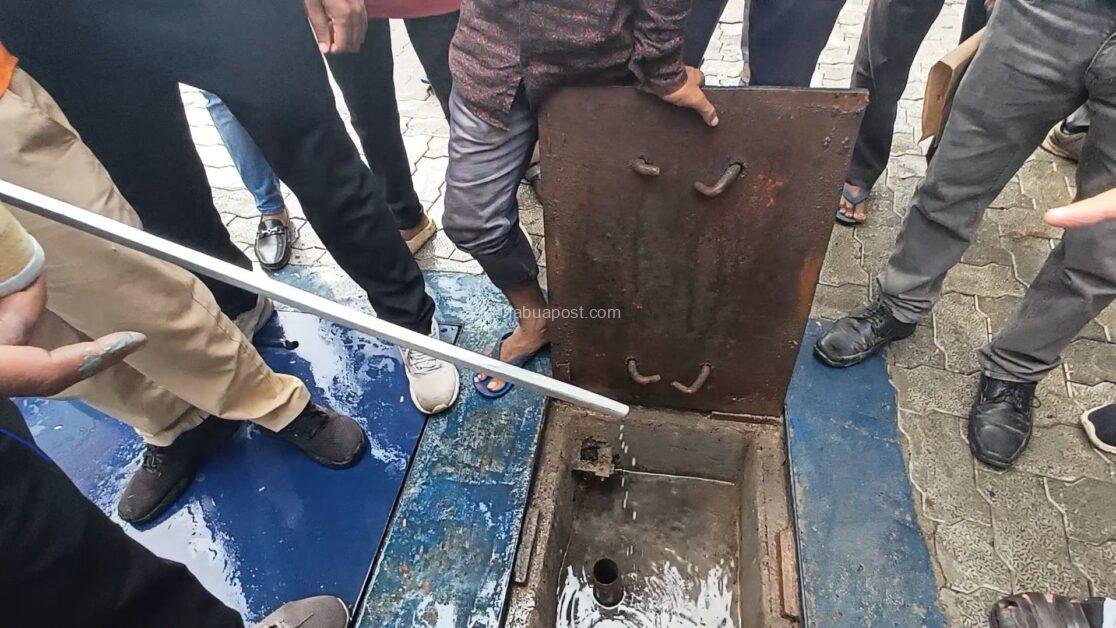 झाबुआ में पेट्रोल पंपों पर प्रशासन की सख्ती, डीजल टैंक में पानी मिलने पर 2 DU सील, रतलाम की घटना के बाद खाद्य मंत्री ने दिए थे जांच के आदेश 2 screenshot 20250702 192541 gallery3990720214227180089