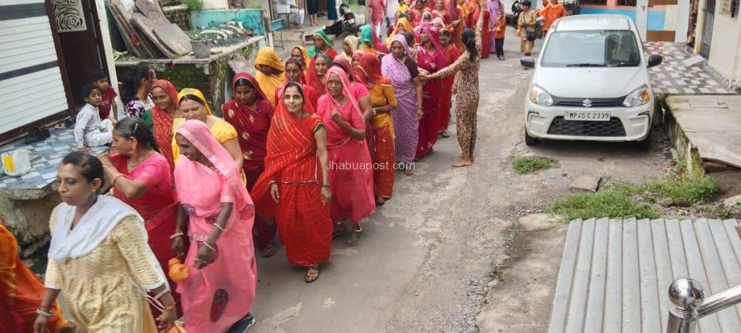 करवड़ में गूंजे जयकारे: कावड़ यात्रा में उमड़े शिवभक्त 2 करवड़ में गूंजे जयकारे