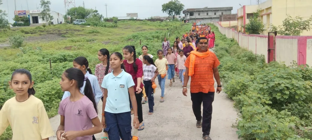 करवड़ में गूंजे जयकारे: कावड़ यात्रा में उमड़े शिवभक्त 1 करवड़ में गूंजे जयकारे
