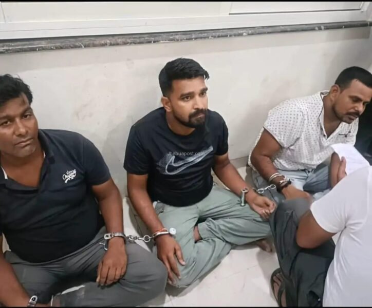 मुरैना: चंबल से घड़ियाल-कछुआ तस्करी का खुलासा, तीन तस्कर गिरफ्तार 1 मुरैना: चंबल से घड़ियाल-कछुआ तस्करी का खुलासा, तीन तस्कर गिरफ्तार