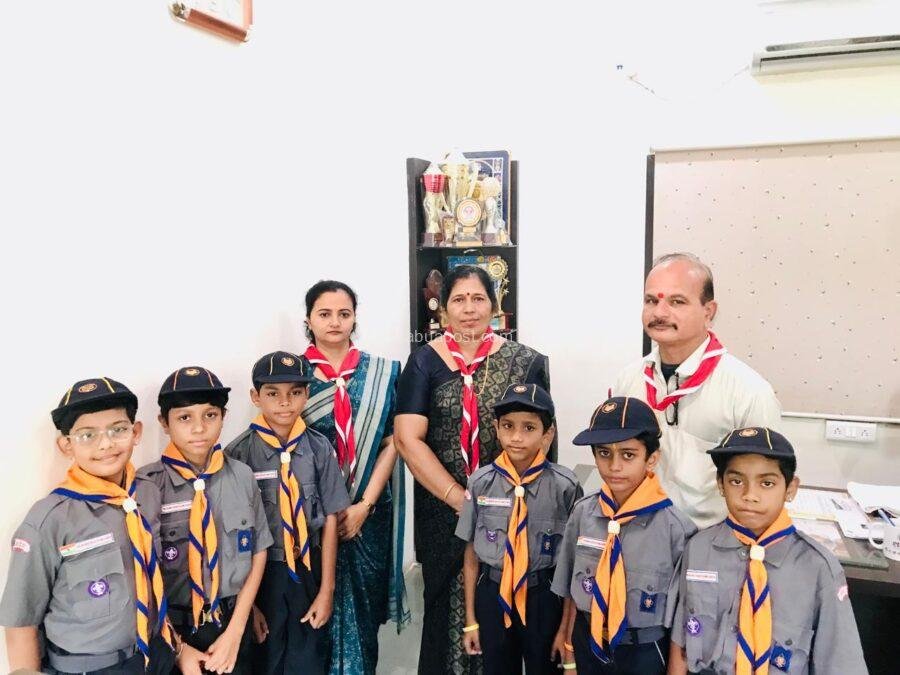 केशव विद्यापीठ में मनाया गया विश्व स्काउट स्कार्फ दिवस, स्काउटिंग मूल्यों के प्रति जागरूकता बढ़ाने का संदेश 1 WhatsApp Image 2025 08 01 at 15.34.05 6ebdcf84