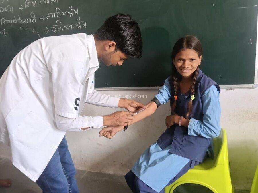 झाबुआ के पांच स्कूलों में 2,475 बच्चों के स्वास्थ्य परीक्षण के दूसरे चरण की शुरुआत 2 img 20250805 wa00356827910146022321921