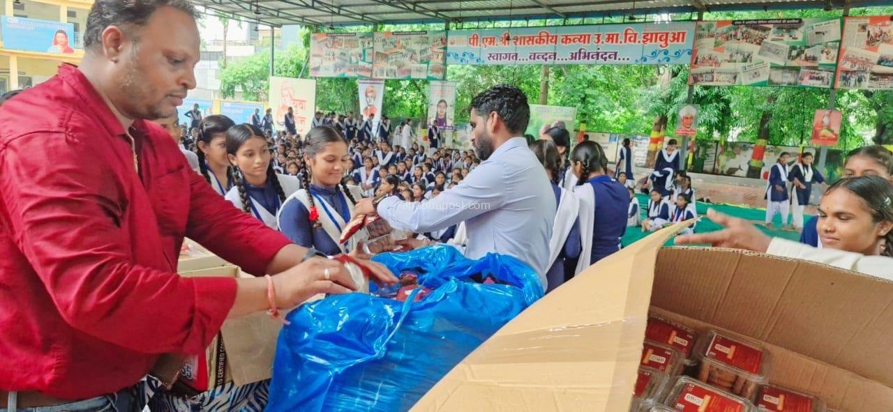 झाबुआ के पांच स्कूलों में 2,475 बच्चों के स्वास्थ्य परीक्षण के दूसरे चरण की शुरुआत 8 img 20250805 wa00399195262236975655374