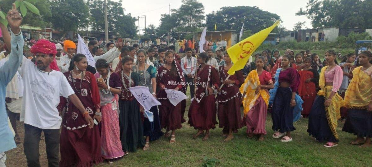 करवड़ में विश्व आदिवासी दिवस पर लोक नृत्य और गीतों की धूम, गायक कलाकारों ने बांधा समा 1 img 20250810 wa00177668040342435231154