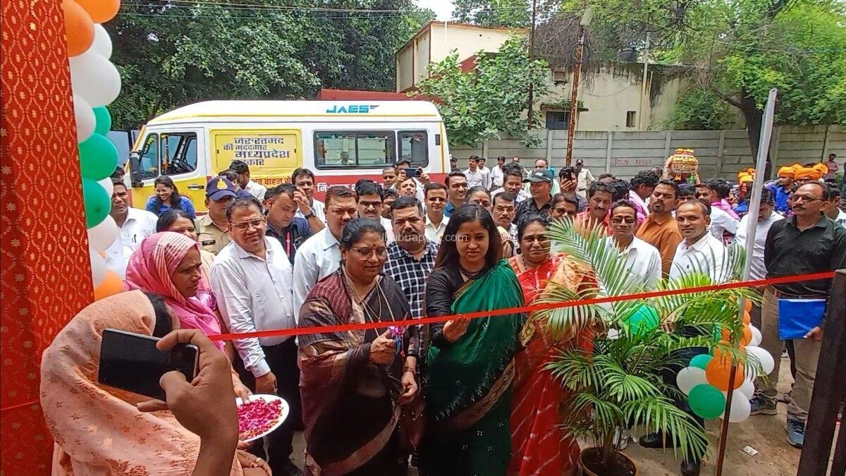 झाबुआ में शुरू हुआ आकांक्षा हाट बाजार, स्वदेशी और स्थानीय उत्पादों को मिलेगा बढ़ावा 2 screenshot 20250802 135818 gallery7060561267811525888