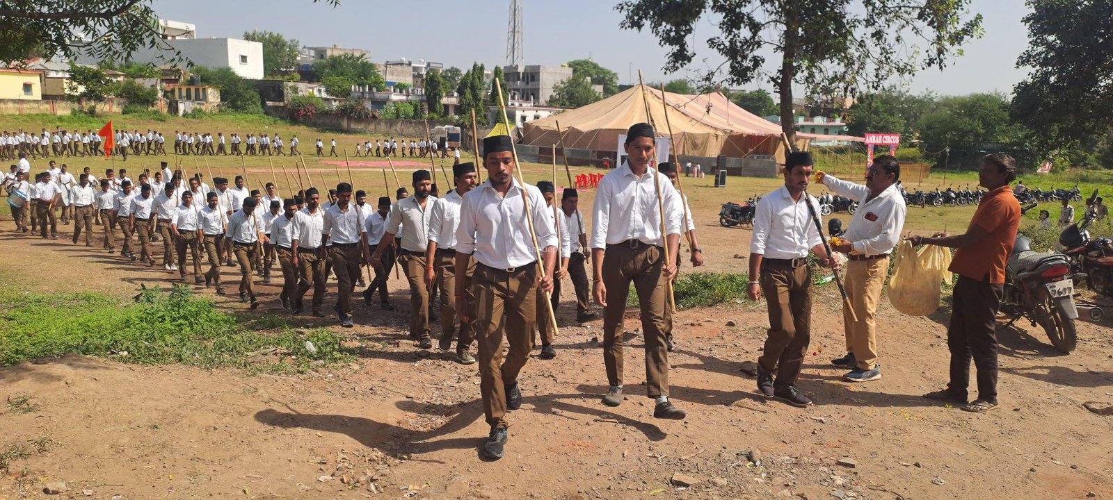 KARWAD: राष्ट्रीय स्वयंसेवक संघ का विशाल पथ संचलन 4 img 20251012 wa00427606337832837525149