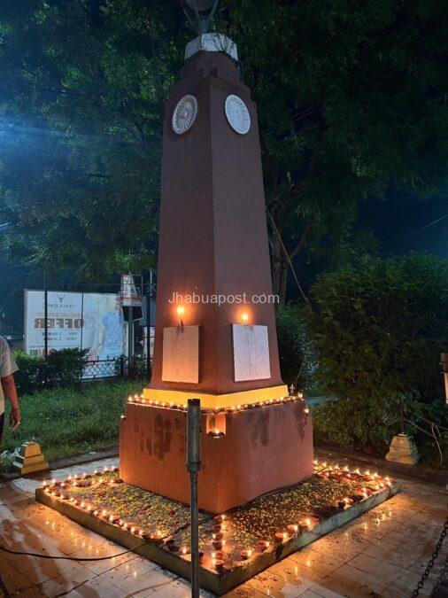 एक दीप शहीदों के नाम — झाबुआ में 500 से अधिक दीपों से रोशन हुआ शहीद स्मारक 5 img 20251019 wa00393391859257915628165