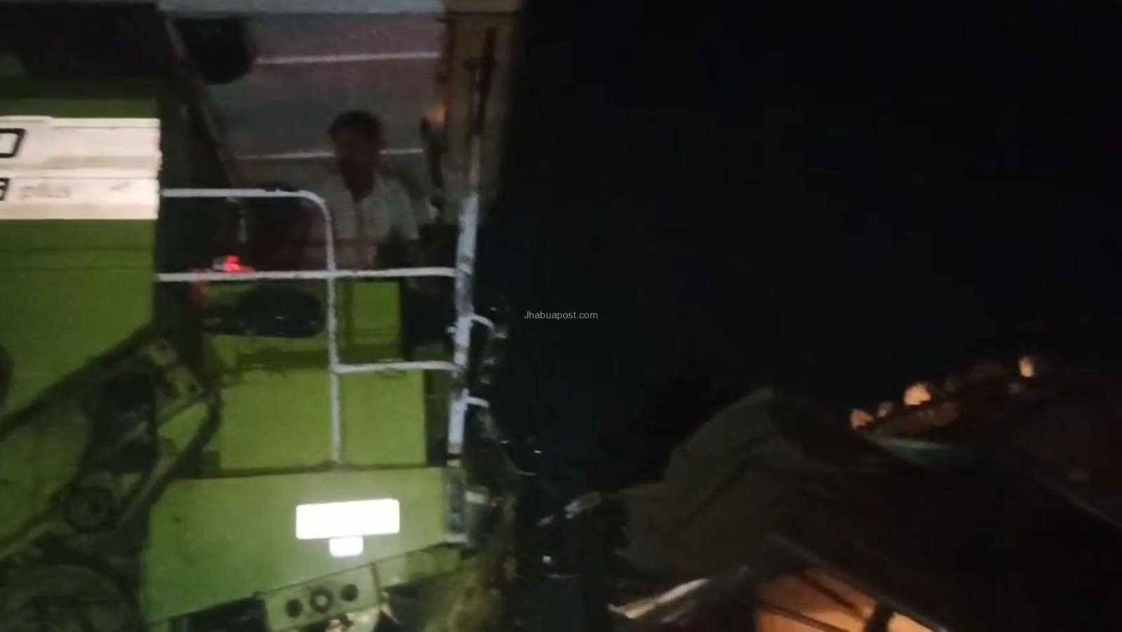 Jhabua: एनएच-47 पर हादसा, घर में घुसी हार्वेस्टर मशीन, बाहर सो रहा था परिवार 5 screenshot 20251006 084906 gallery5541704234674977745
