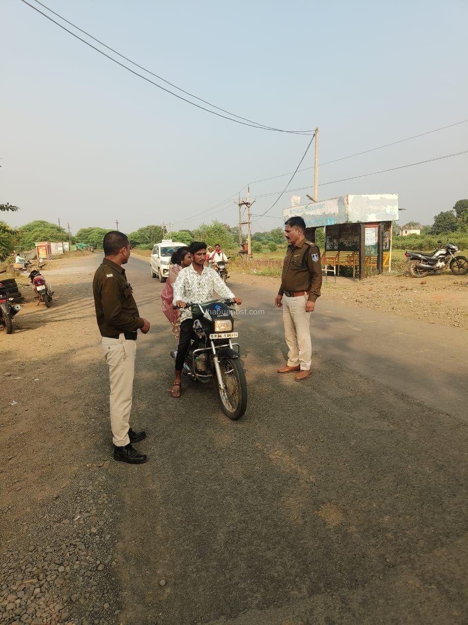 करवड़ में यातायात नियम तोड़ने वालों पर पुलिस की सख्ती, विशेष अभियान में कार्रवाई 9 img 20251128 wa00209216829268734652516