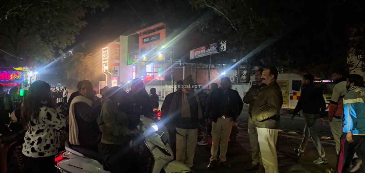 रतलाम में युवती का हंगामा