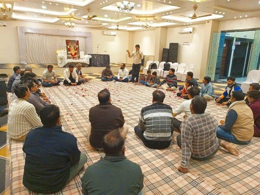 Jhabua News: 30 दिसंबर को राजवाड़ा चौक पर होगा 1008 हनुमान चालीसा का महापाठ, सालंगपुर धाम तक पहुंचेंगी भक्तों की अर्जियां 2 img 20251217 wa00077244363666791324263