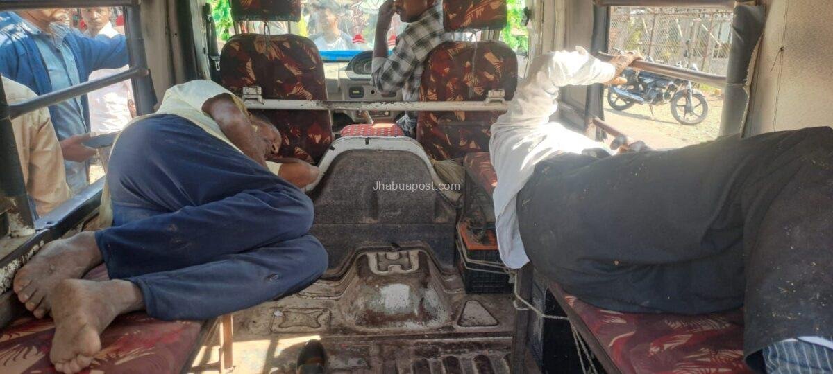 करवड़-बामनिया रोड पर भीषण हादसा: तेज रफ्तार क्रेटा ने दो बाइकों को मारी टक्कर, 1 img 20251223 wa00353578177719126033331