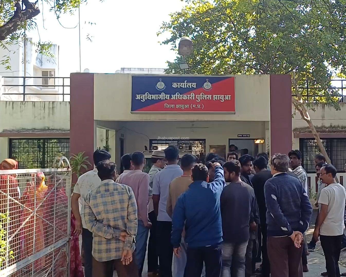 लापता युवती का अब तक सुराग नहीं, पुलिस की कार्यप्रणाली से नाराज परिजन