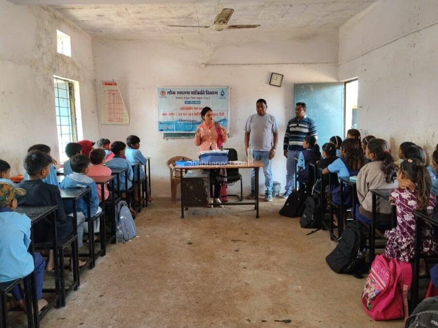 Water Awareness: दूषित पानी से कैसे बचें? PHE विभाग की पहल, स्कूली बच्चों और ग्रामीणों को दिलाई शपथ 1 img 20260108 wa00293689460883829185716