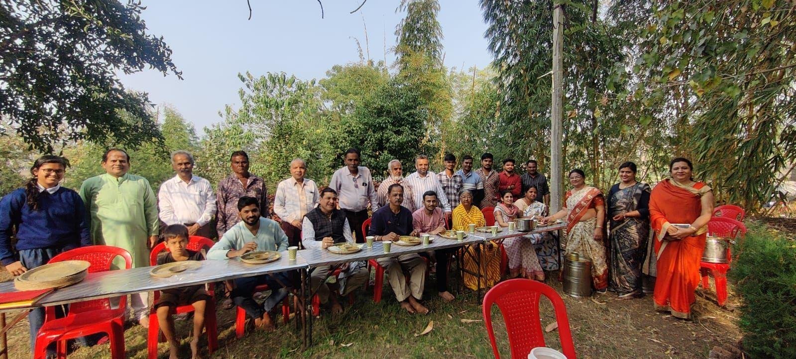 दिव्य नक्षत्र वाटिका: नक्षत्र वाटिका को और भव्य बनाने का संकल्प, वार्षिक बैठक में रुद्राक्ष-चंदन और दुर्लभ वनस्पतियों के संरक्षण पर हुई चर्चा 10 img 20260126 wa00271858570340374211349