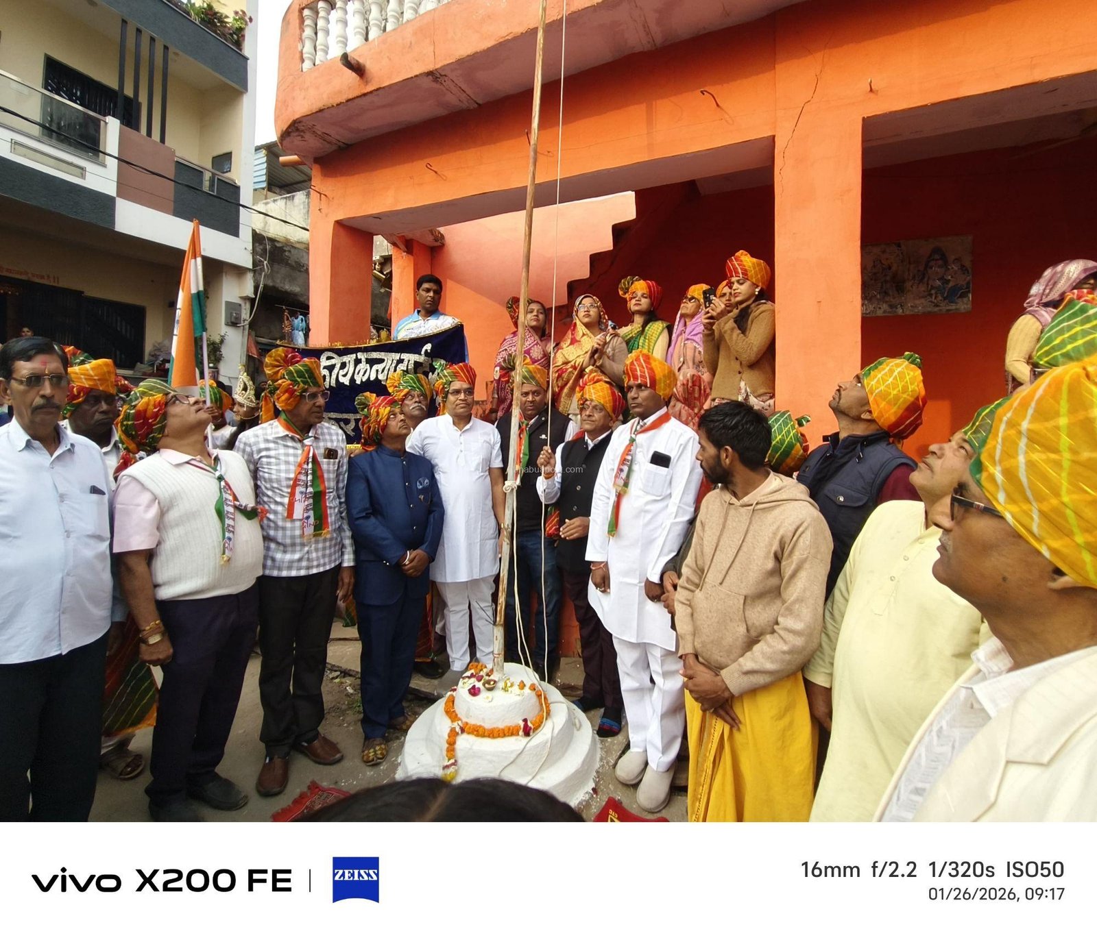 करवड़ में गणतंत्र दिवस की धूम: फहराया तिरंगा,गूंजे देश भक्ति के नारे, बच्चों ने निकाली प्रभात फेरी 9 img 20260126 wa00355364058863012487750