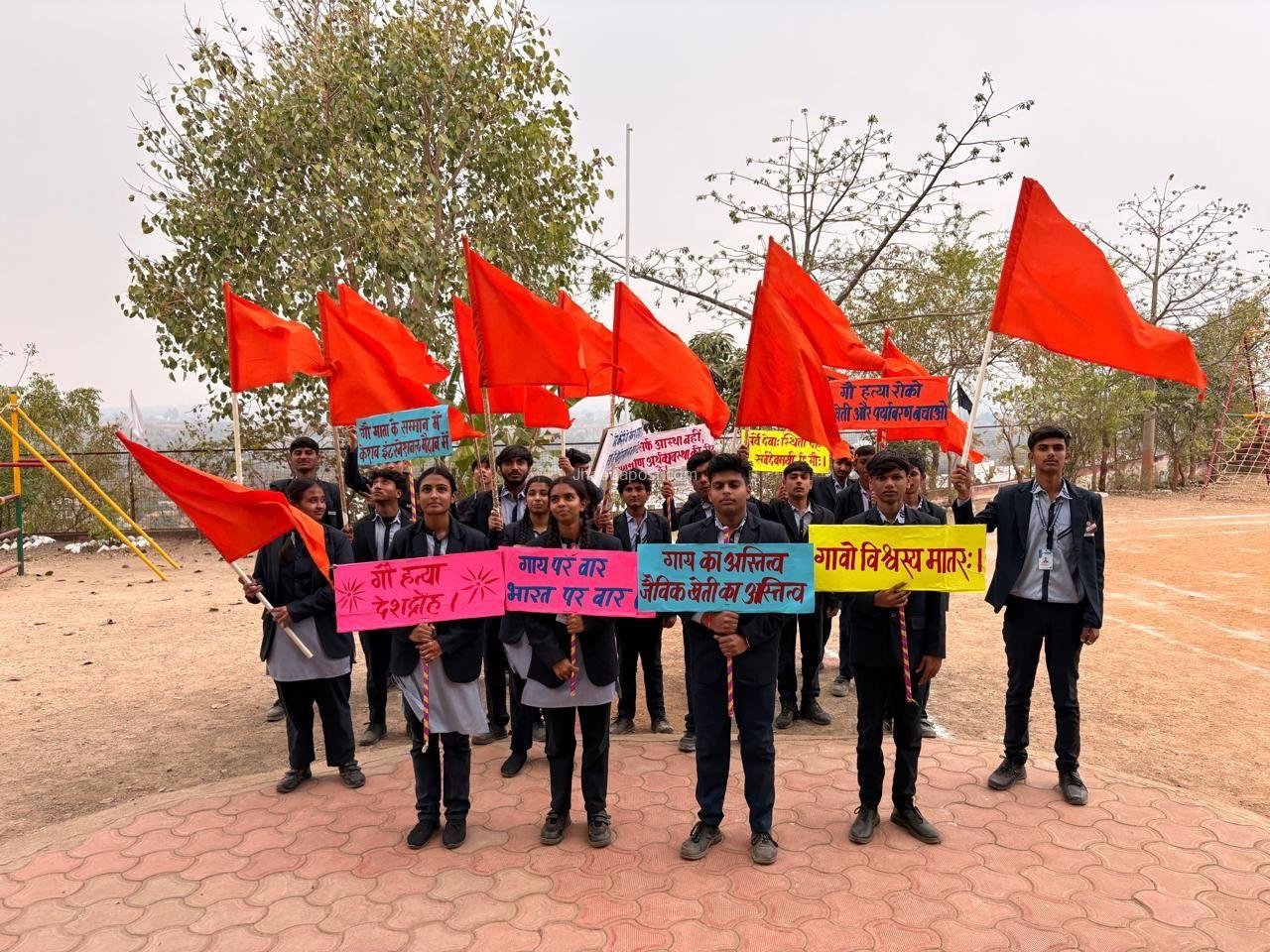 झाबुआ: सजेली की घटना पर छात्रों का प्रदर्शन , केशव इंटरनेशनल स्कूल के विद्यार्थियों ने उठाई 'गौवंश संरक्षण' की आवाज 6 img 20260128 wa00447270738462649669374