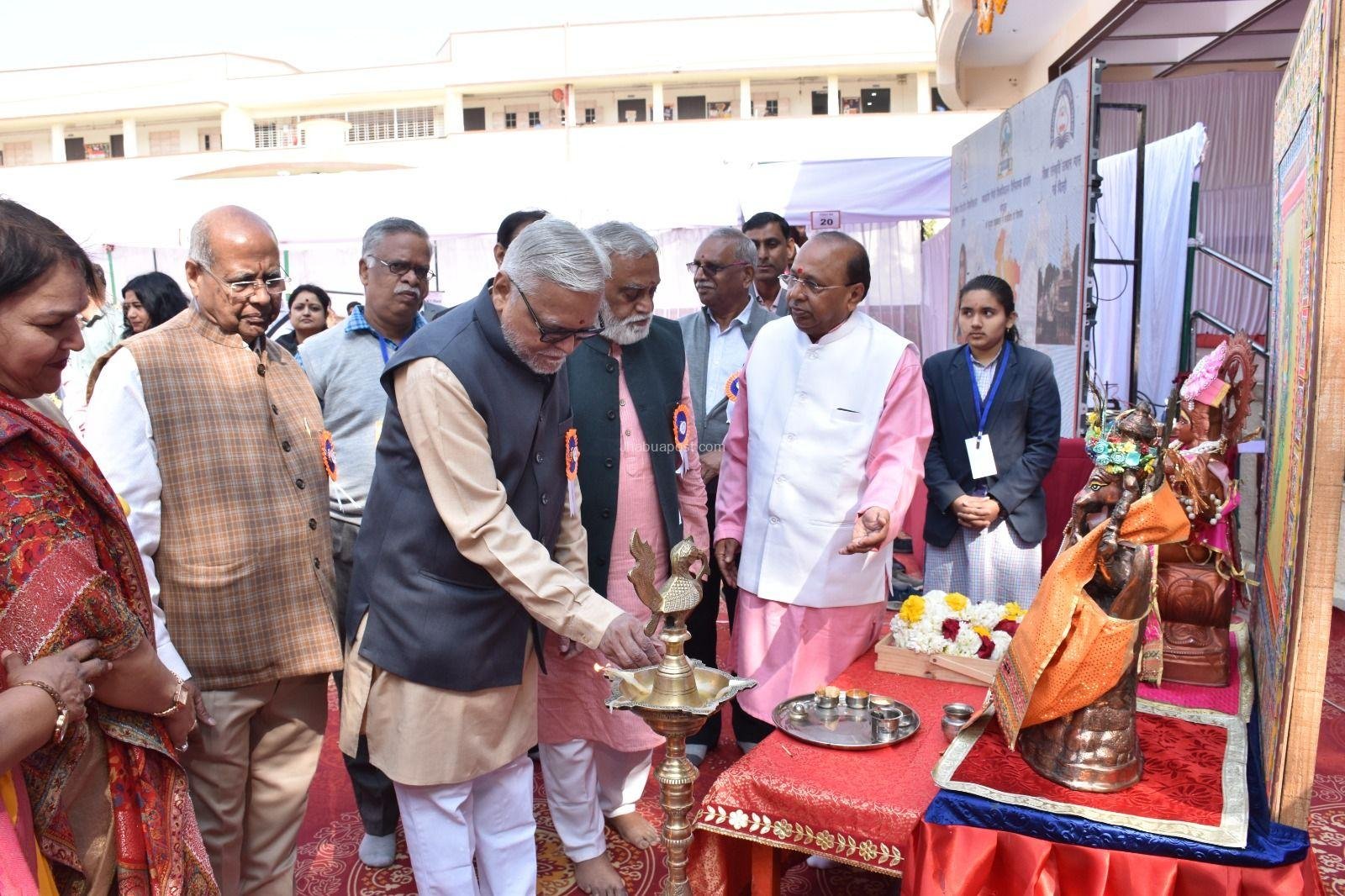 इंदौर: मप्र ज्ञान सभा का आगाज, मंत्री कैलाश विजयवर्गीय बोले- 'भारतीय मूल्यों वाली शिक्षा ही भारत को बनाएगी विश्वगुरु' 5 img 20260128 wa00541621221170169525474