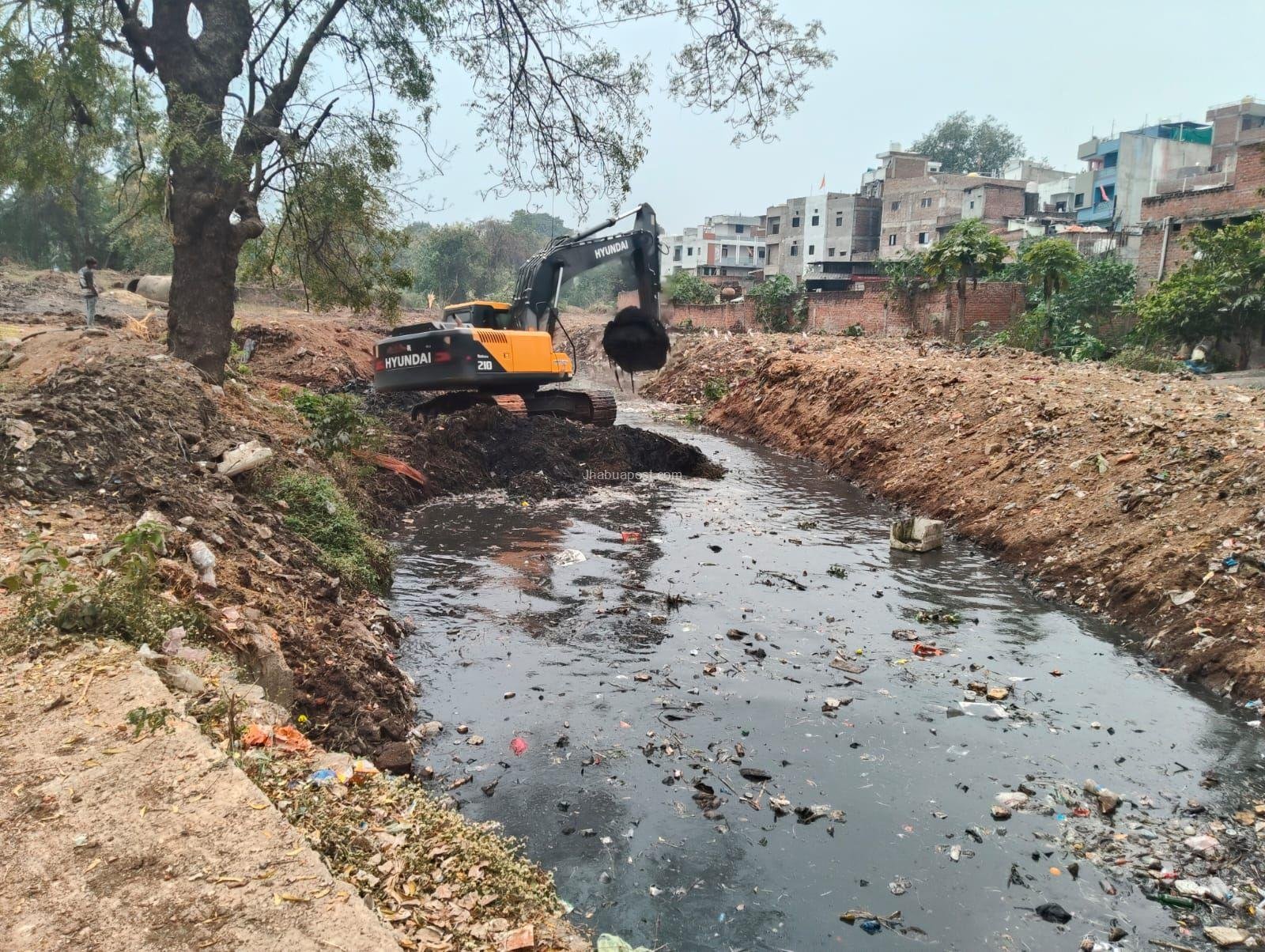 झाबुआ को मिलेगी 10 करोड़ की लिंक रोड की सौगात: कालिका माता मंदिर से बस स्टैंड तक मिलेगी नई राह, नाला सफाई अभियान शुरू 4 img 20260129 wa0003389378513630847659