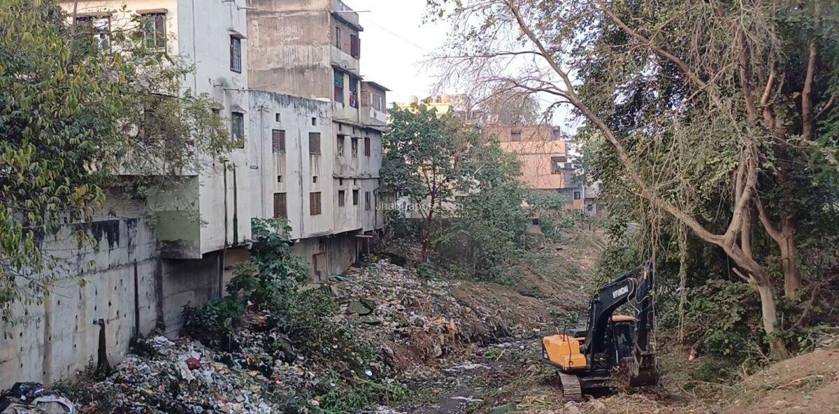 झाबुआ को मिलेगी 10 करोड़ की लिंक रोड की सौगात: कालिका माता मंदिर से बस स्टैंड तक मिलेगी नई राह, नाला सफाई अभियान शुरू 1 screenshot 20260129 084540 gallery1573757984686850195