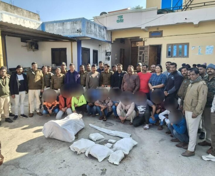Ratlam News: दिलावर लाला के 'किले' में चल रही थी ड्रग्स की फैक्ट्री, पुलिस की रेड में 10 किलो MD और हथियारों का जखीरा बरामद 1 Ratlam News: दिलावर लाला के 'किले' में चल रही थी ड्रग्स की फैक्ट्री