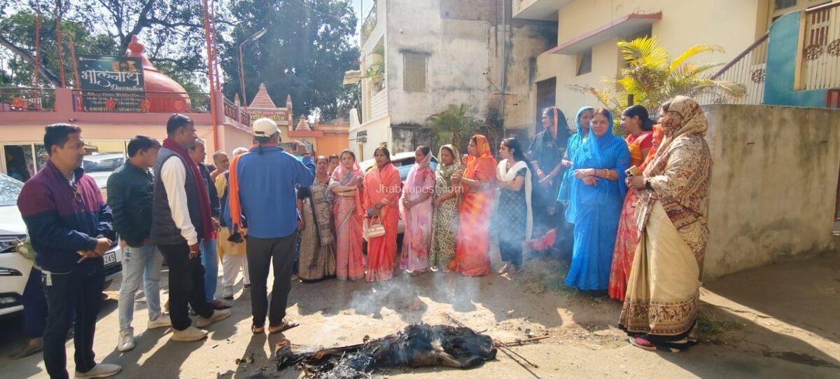 Jhabua News: महिलाओं पर अभद्र टिप्पणी, भाजपा महिला मोर्चा ने फूंका कांग्रेस विधायक फूलसिंह बरैया का पुतला