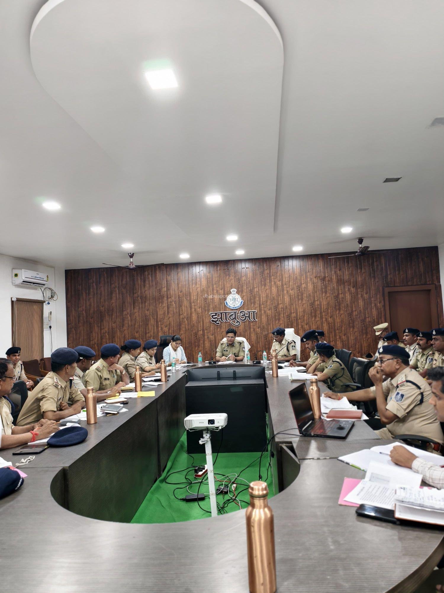 झाबुआ में आगामी त्योहारों को लेकर पुलिस अलर्ट: भगोरिया और होली पर ड्रोन से रखी जाएगी पैनी नजर 3 img 20260221 wa00244271663728619567094