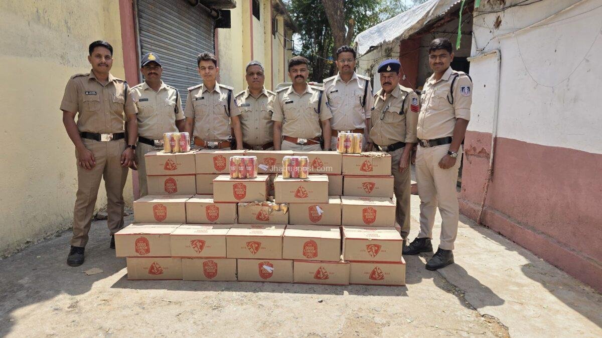 झाबुआ: मक्के की कड़ब में छिपाई 52 पेटी अवैध शराब जब्त, आबकारी विभाग की कार्रवाई! 1 img 20260321 wa00171439486262904031824