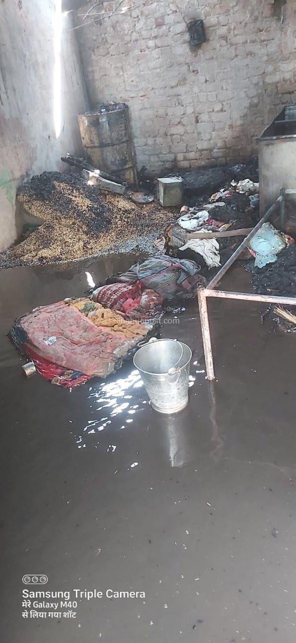 शॉर्ट सर्किट से घर में भीषण आग, सामान जलकर खाक 5 img 20260324 wa00036275943667617294195
