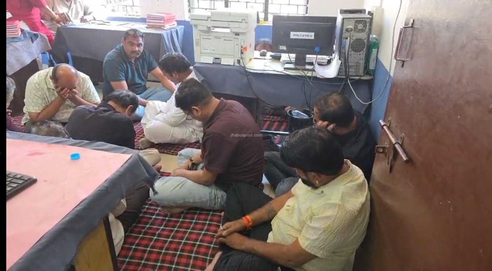 आईएएस के फार्म हाउस पर पुलिस का छापा; 13.67 लाख कैश के साथ 18 जुआरी धरे, रसूखदारों में हड़कंप 2 screenshot 20260311 201124 whatsapp2059993379300885403