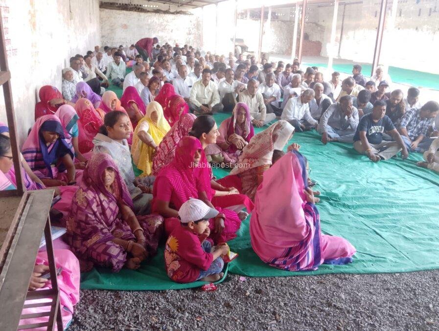 धूमधाम से मनाई गई डॉ. भीमराव अंबेडकर जयंती, ग्रामीणों ने ली नशा मुक्ति की शपथ; ग्राम सभा में लिए गए अहम फैसले 3 img 20260414 wa00489026940190608246565