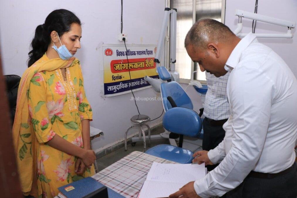 झाबुआ: कलेक्टर डॉ. योगेश भरसट ने किया CHC राणापुर का औचक निरीक्षण, स्वास्थ्य सेवाओं को लेकर दिए सख्त निर्देश 3 img 20260417 wa00504610048014681431108