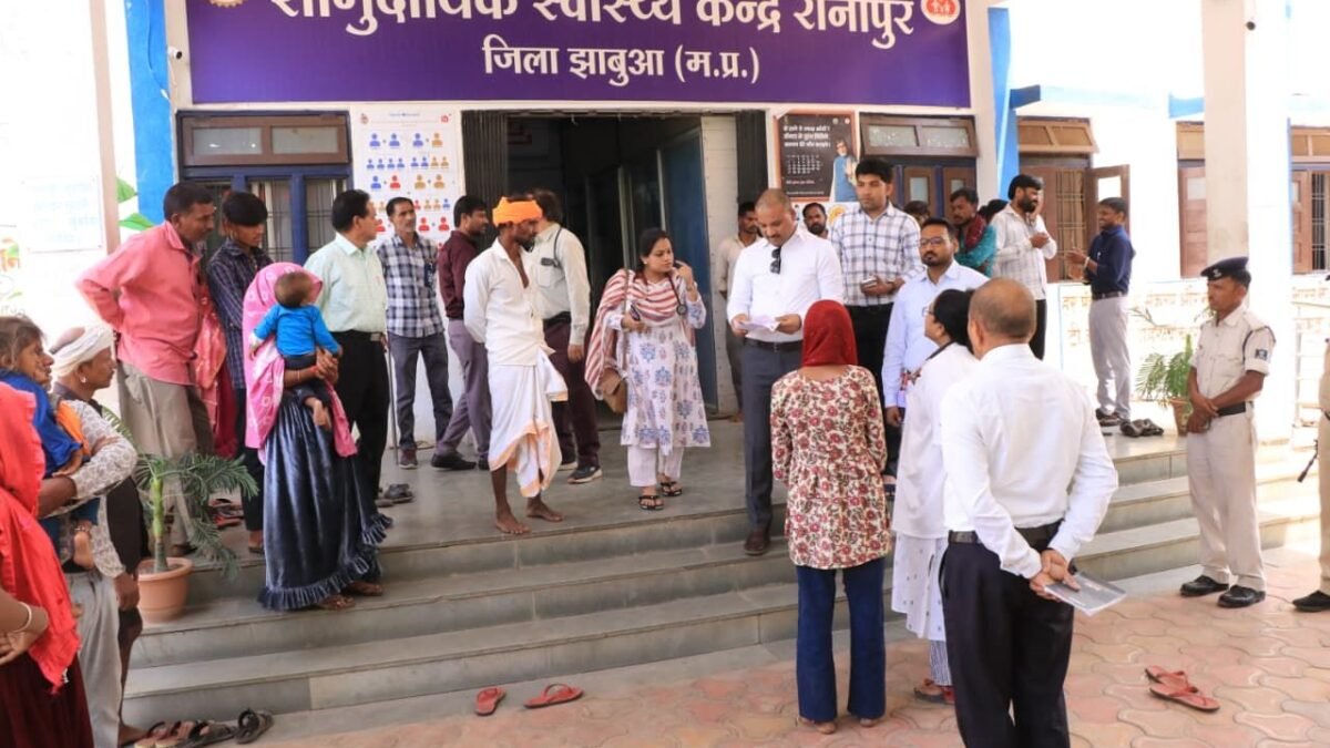झाबुआ: कलेक्टर डॉ. योगेश भरसट ने किया CHC राणापुर का औचक निरीक्षण, स्वास्थ्य सेवाओं को लेकर दिए सख्त निर्देश 4 img 20260417 wa00616019986171779328388