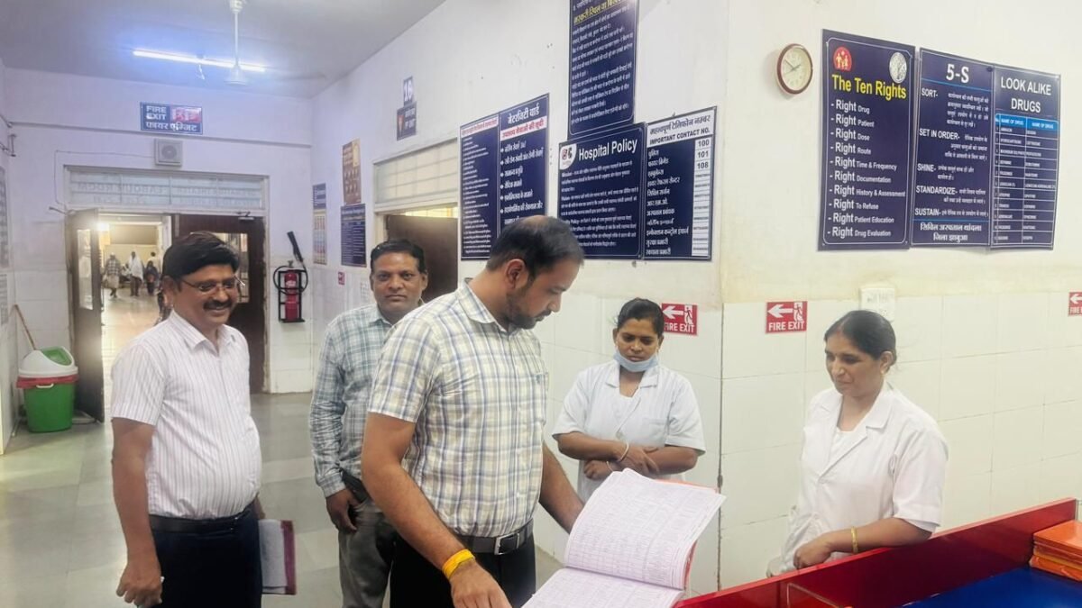 झाबुआ: जिला स्वास्थ्य अधिकारी ने किया थांदला सिविल अस्पताल का निरीक्षण, दिए अहम निर्देश 2 झाबुआ: जिला स्वास्थ्य अधिकारी ने किया थांदला सिविल अस्पताल का निरीक्षण, दिए अहम निर्देश