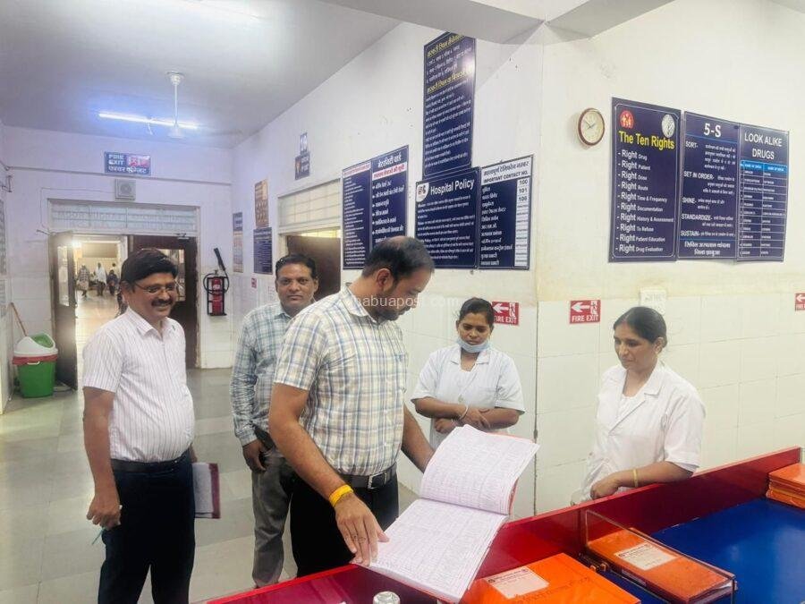 झाबुआ: जिला स्वास्थ्य अधिकारी ने किया थांदला सिविल अस्पताल का निरीक्षण, दिए अहम निर्देश 21 झाबुआ: जिला स्वास्थ्य अधिकारी ने किया थांदला सिविल अस्पताल का निरीक्षण, दिए अहम निर्देश