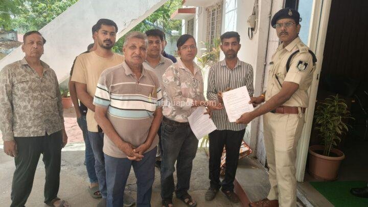 झाबुआ सर्राफा व्यापारी ने AAP नेता पर लगाए गंभीर आरोप, आप नेता का दावा मामला 4 किलो चांदी का । 7 झाबुआ सर्राफा व्यापारी ने AAP नेता पर लगाए गंभीर आरोप, आप नेता का दावा मामला 4 किलो चांदी का ।
