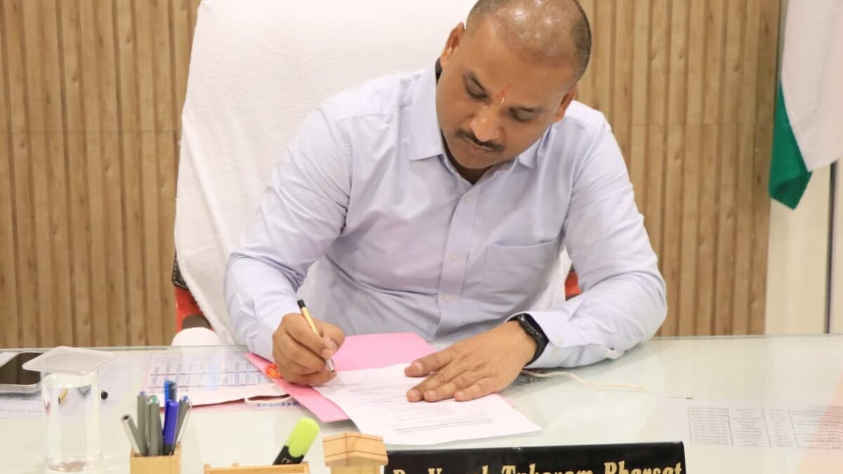 झाबुआ कलेक्टर का आदेश: किराएदार या नौकर रखने से पहले पुलिस को सूचना देना अनिवार्य 4 झाबुआ कलेक्टर का आदेश: किराएदार या नौकर रखने से पहले पुलिस को सूचना देना अनिवार्य