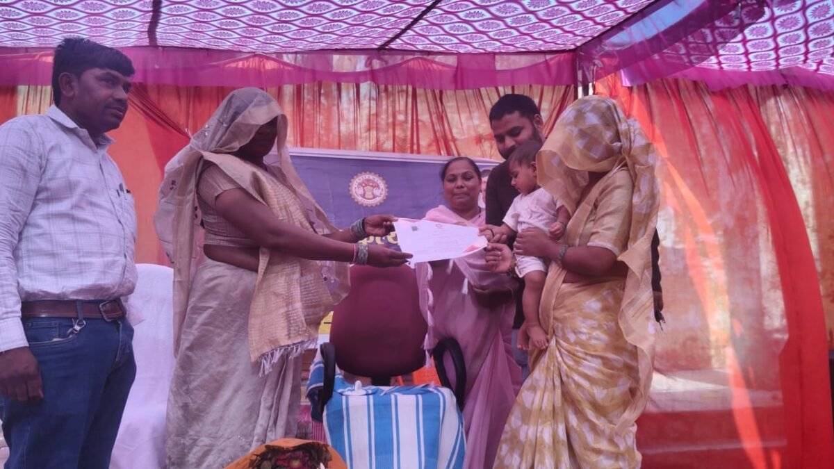 JHABUA : उमरकोट में 3 दिवसीय जन कल्याण शिविर संपन्न, 23 विभागों के अधिकारियों ने सुनी ग्रामीणों की समस्याएं 3 JHABUA : उमरकोट में 3 दिवसीय जन कल्याण शिविर संपन्न, 23 विभागों के अधिकारियों ने सुनी ग्रामीणों की समस्याएं