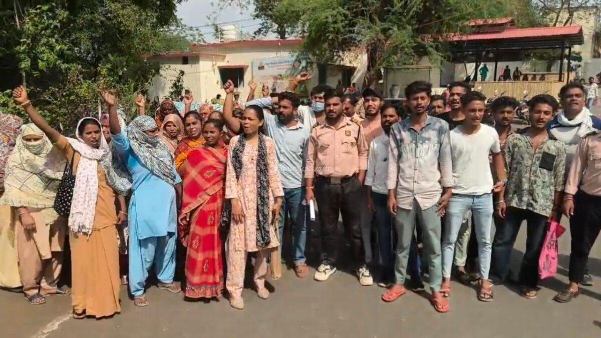 Jhabua-Hospital-Strike-Outsource-Staff: झाबुआ जिला अस्पताल में 124 आउटसोर्स कर्मचारियों की अनिश्चितकालीन हड़ताल, ठप हुई सफाई व्यवस्था