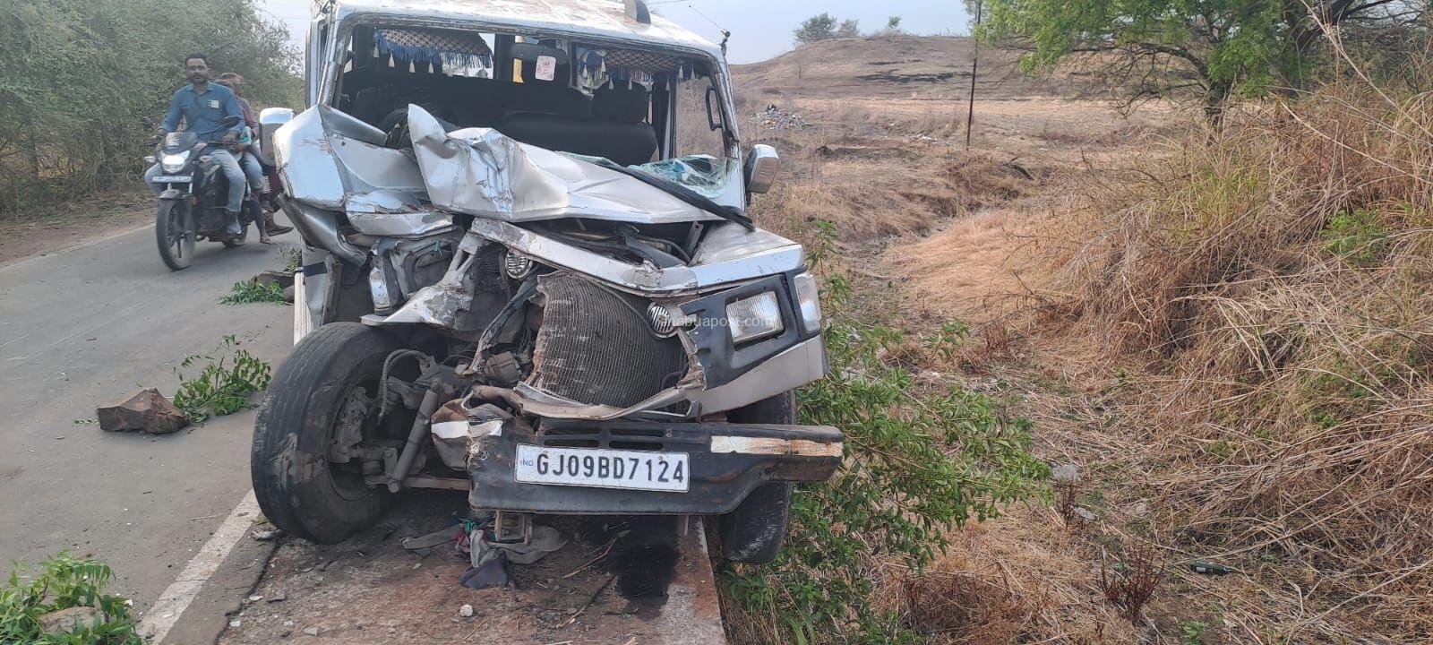 झाबुआ: करवड़-सारंगी रोड पर सड़क हादसा, ट्रक और तूफान जीप में जोरदार भिड़ंत; 2 घायल 1 img 20260601 wa00448358500706796171536